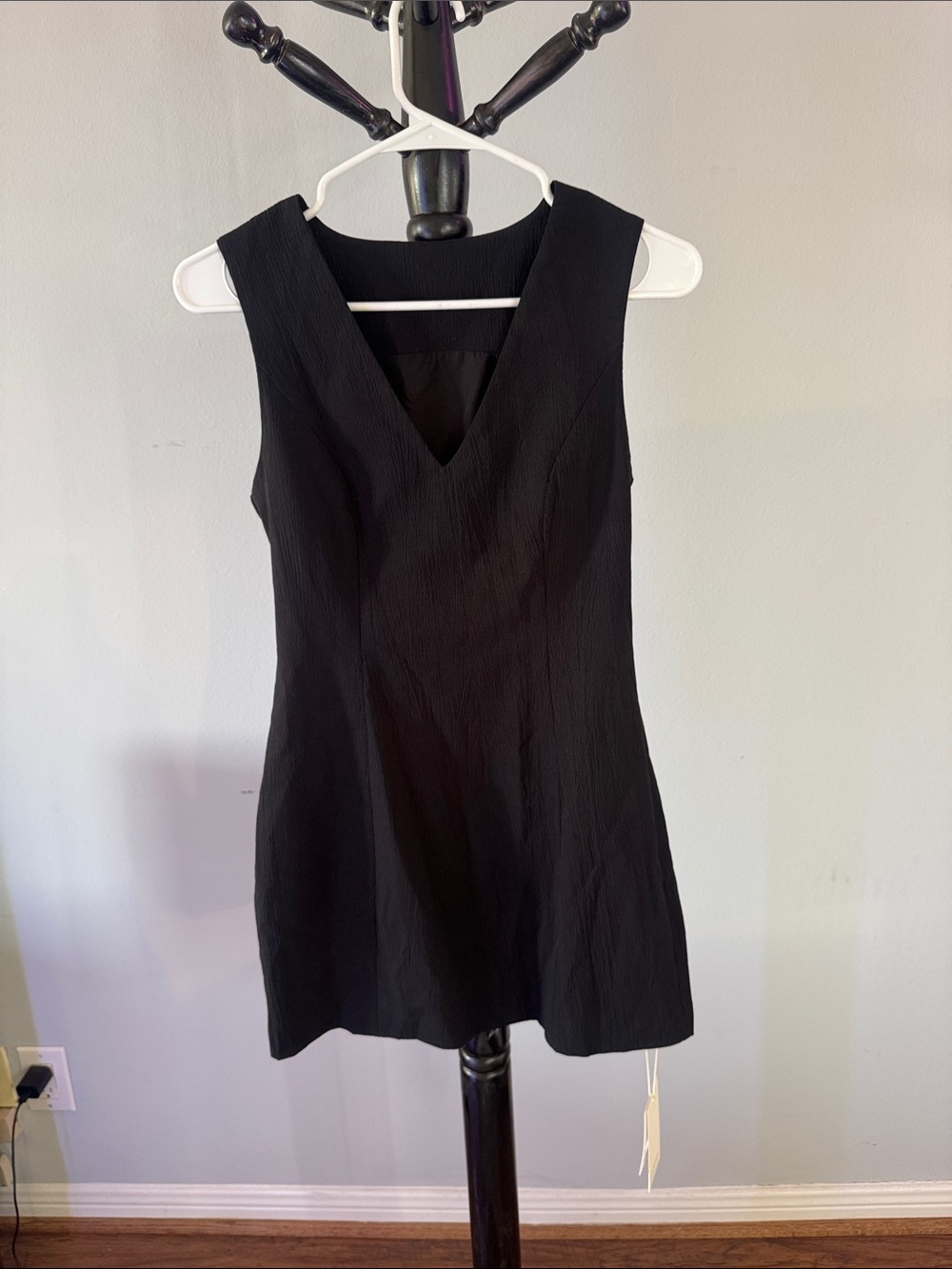 Commense Black Sleeveless V-Neck Dress